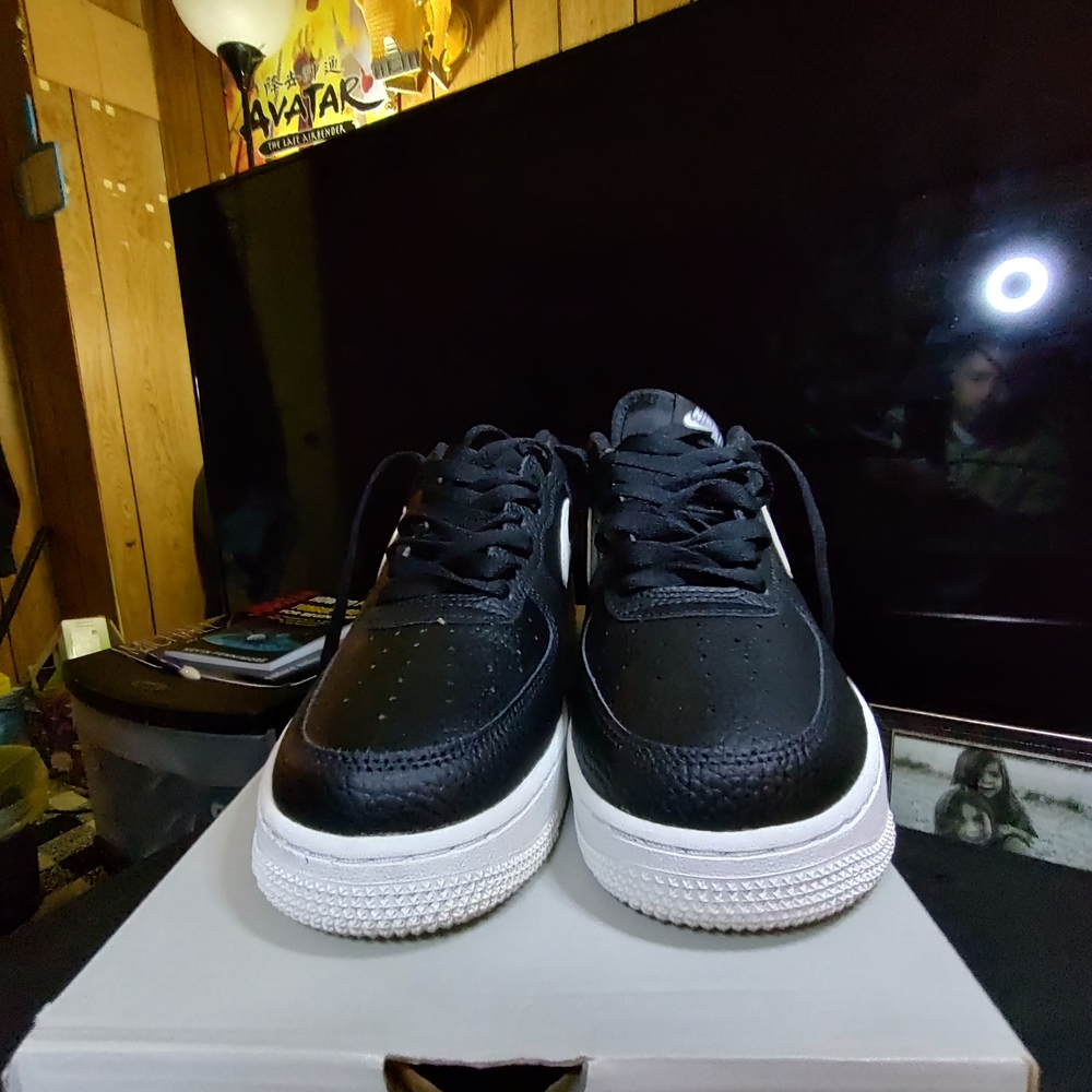 Nike Black and White Men's Low-Top Sneakers - Picture 3 of 4